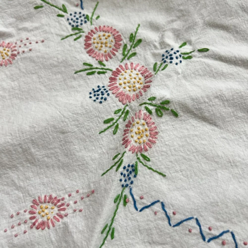 Vintage hand embroidered white cotton floral tablecloth flowers daisies pink blu